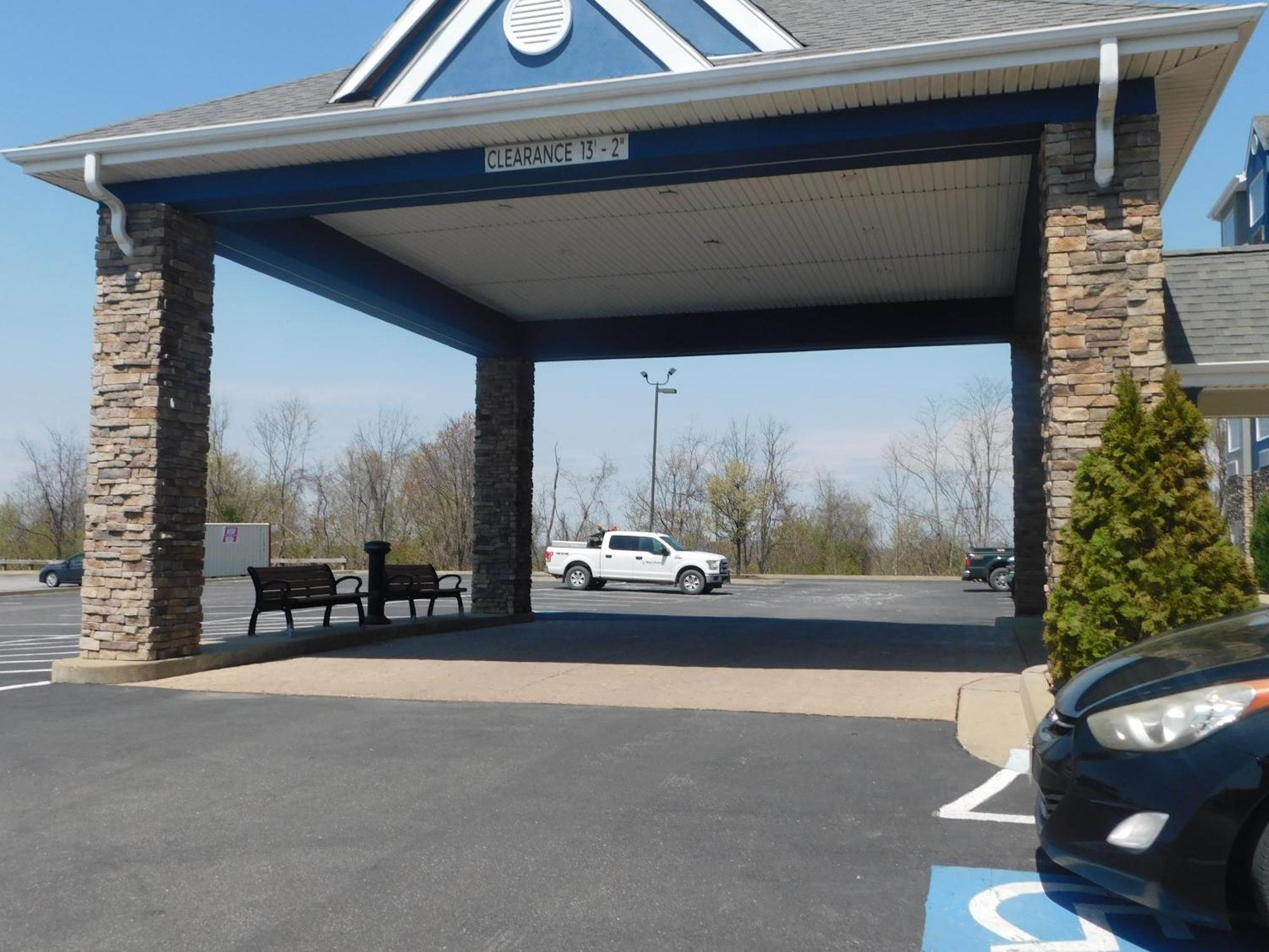 Microtel Inn & Suites By Wyndham Wheeling At The Highlands Triadelphia Exterior photo